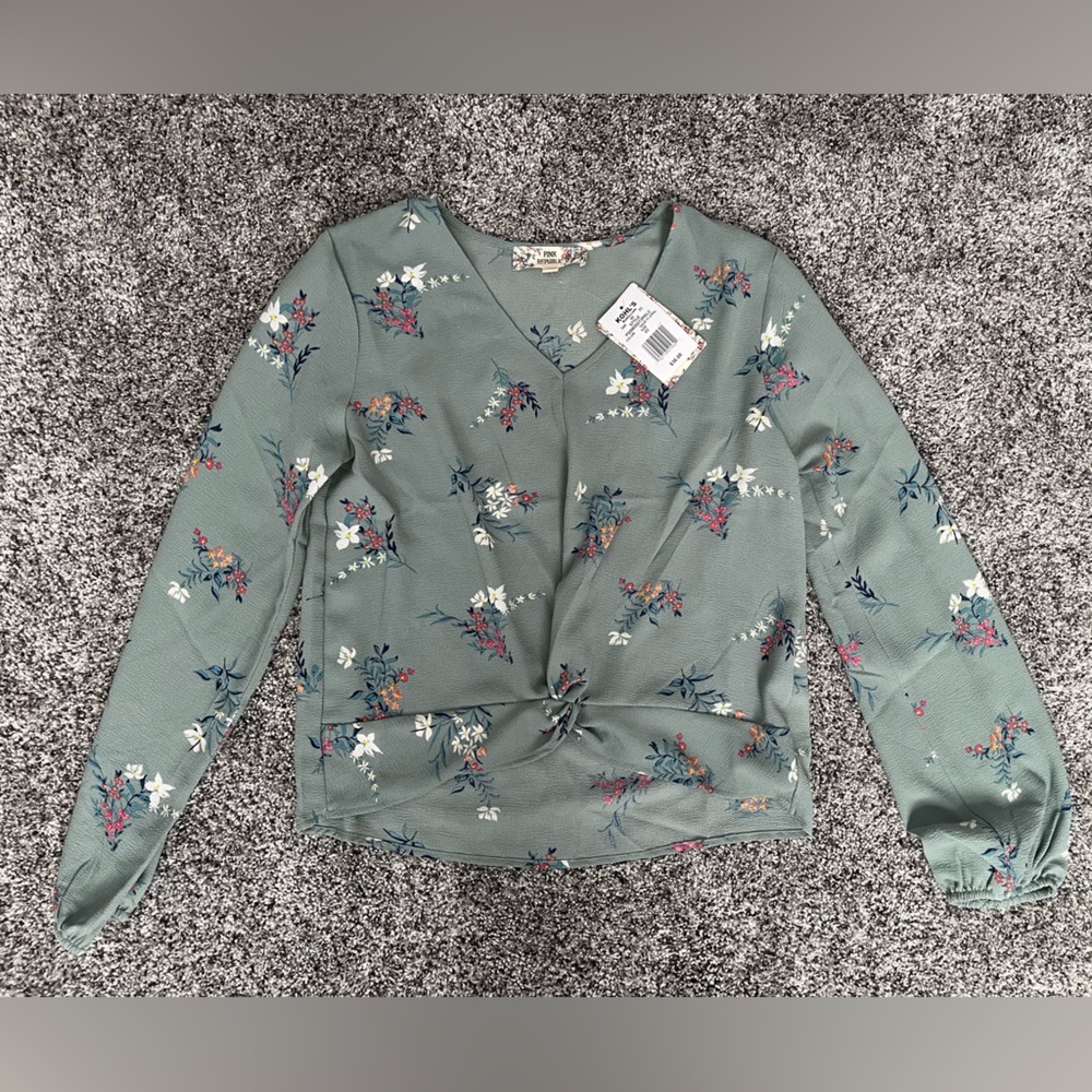 BRAND NEW floral blouse